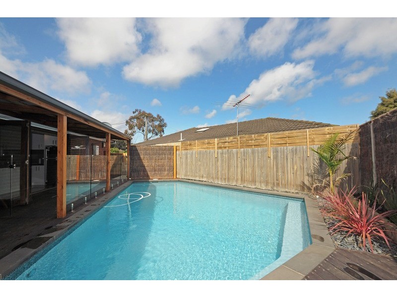 19 Honeyeater Place, Carrum Downs VIC 3201