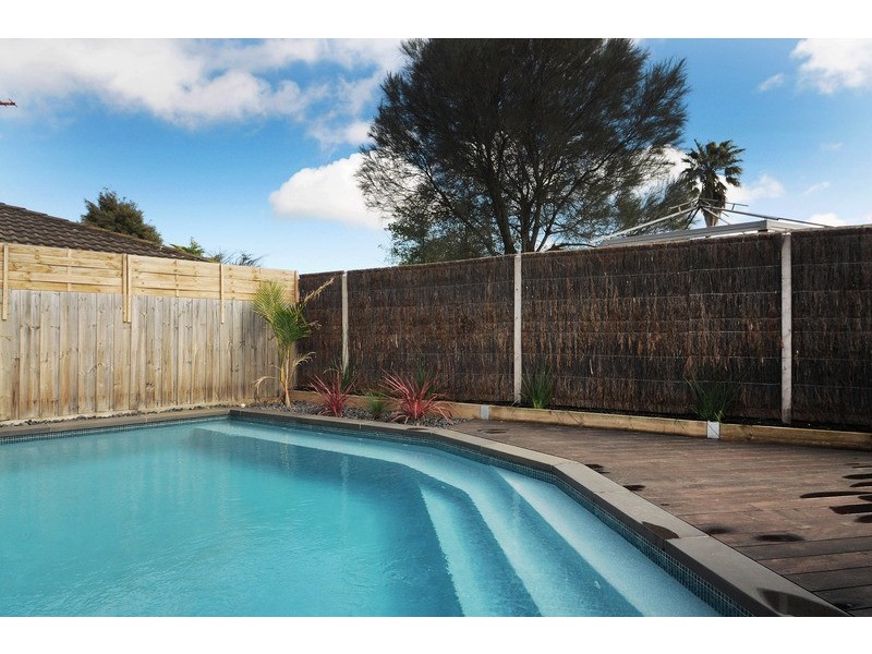 19 Honeyeater Place, Carrum Downs VIC 3201