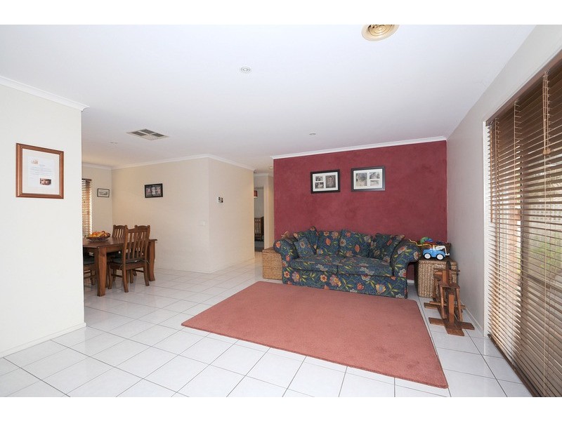 14 Helm Court, Carrum Downs VIC 3201