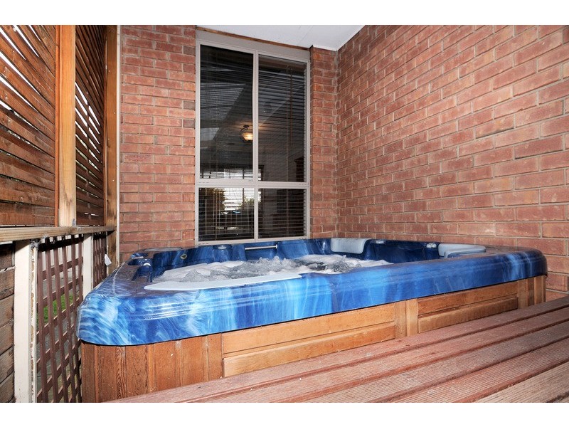 14 Helm Court, Carrum Downs VIC 3201