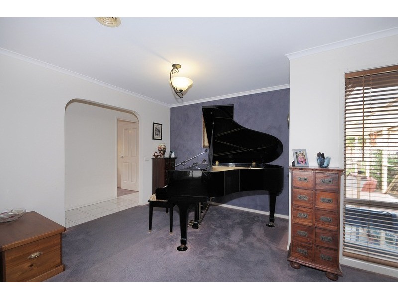 14 Helm Court, Carrum Downs VIC 3201