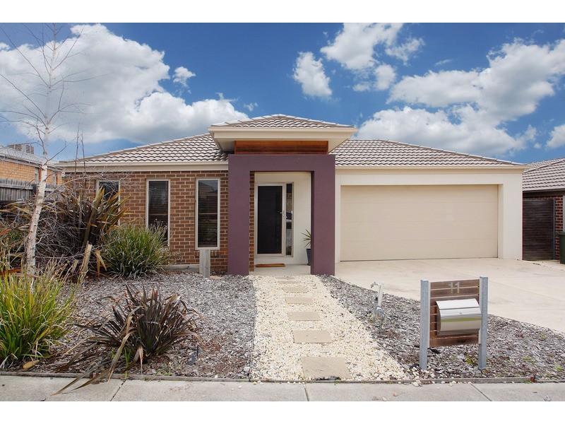 11 Madisson Crescent, Carrum Downs VIC 3201