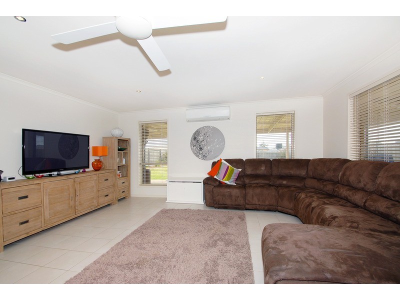 11 Madisson Crescent, Carrum Downs VIC 3201