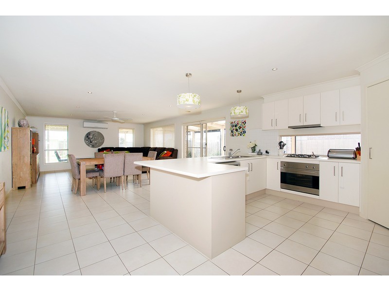 11 Madisson Crescent, Carrum Downs VIC 3201