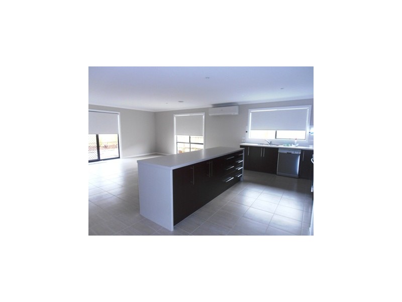 14 Copernicus Circuit, Cranbourne West VIC 3977