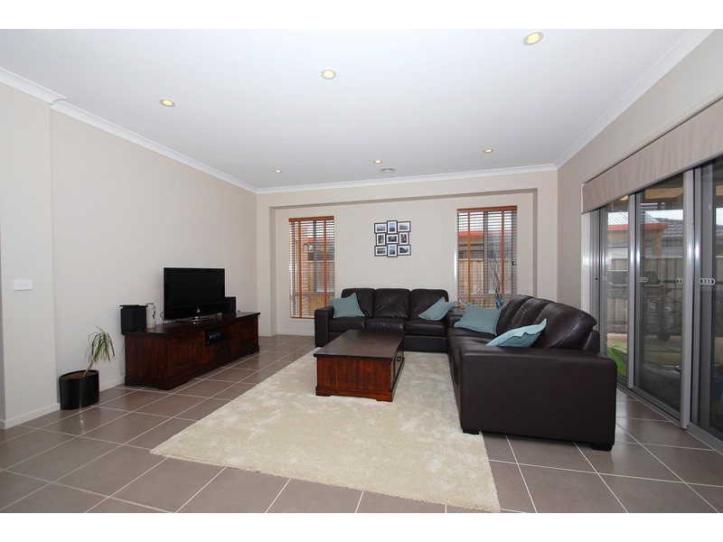 41 Sanoma Drive, Skye VIC 3977