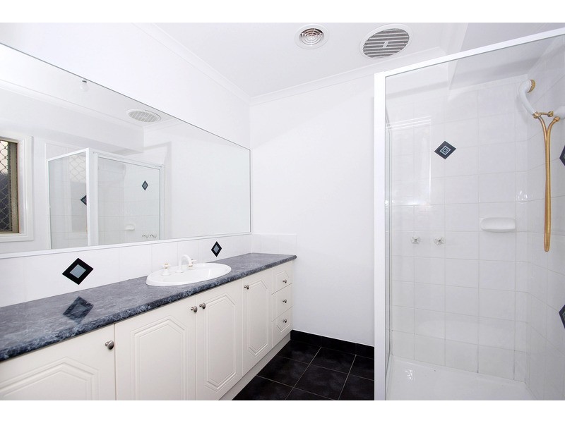 8 Grove Court, Carrum Downs VIC 3201