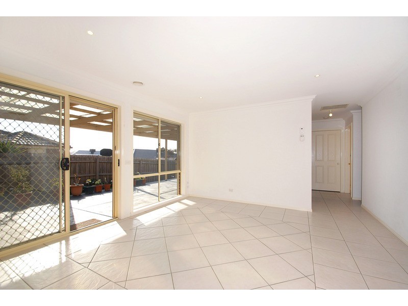 8 Grove Court, Carrum Downs VIC 3201