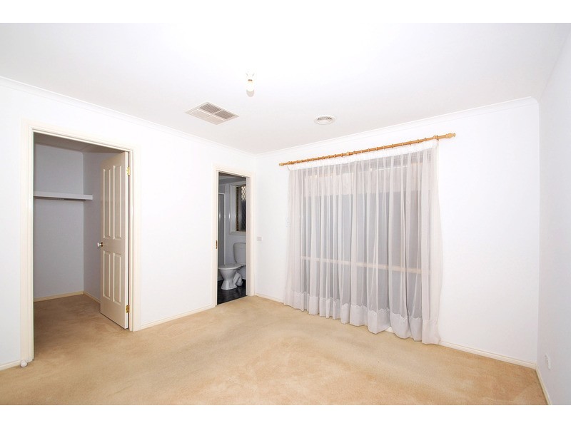 8 Grove Court, Carrum Downs VIC 3201