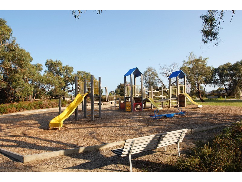 8 Grove Court, Carrum Downs VIC 3201