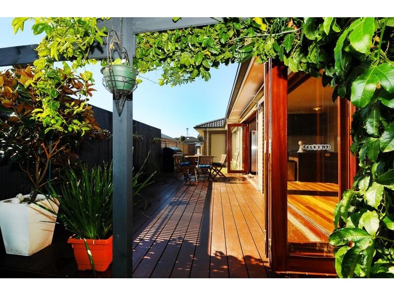 5 Rhone Grove, Skye VIC 3977