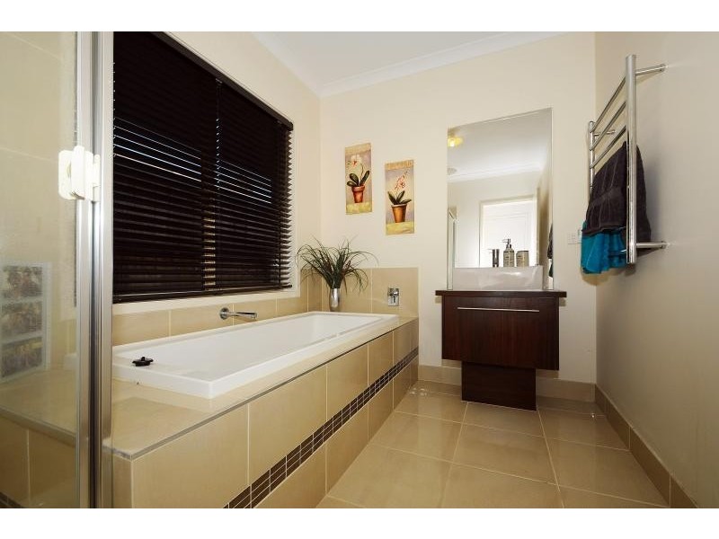 5 Rhone Grove, Skye VIC 3977