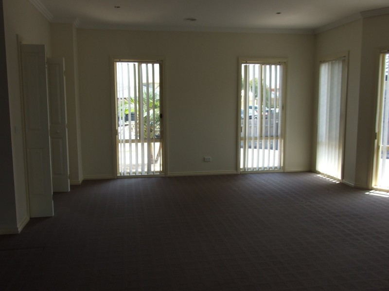 17 Narelle Court, Skye VIC 3977