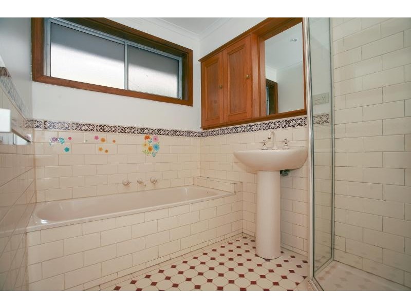 2 Benanee Drive, Frankston VIC 3199