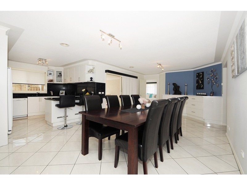 15 Narelle Court, Skye VIC 3977