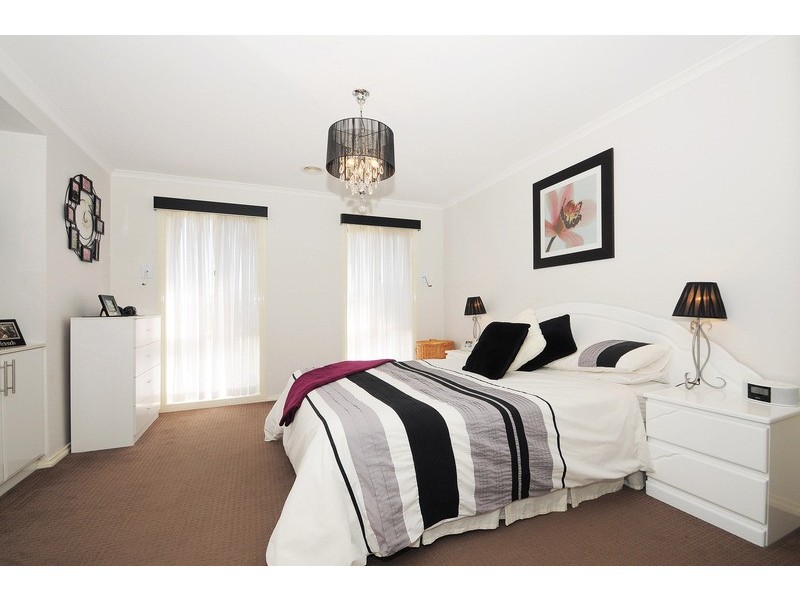 15 Narelle Court, Skye VIC 3977