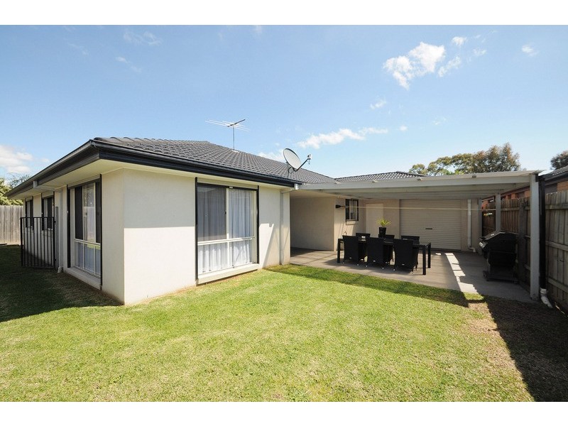 15 Narelle Court, Skye VIC 3977