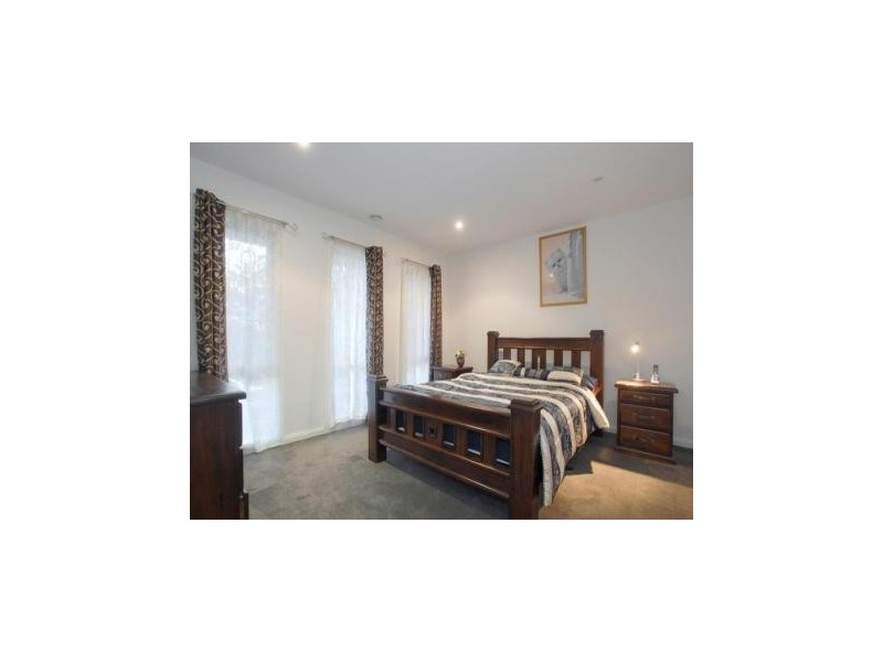 2 Holly Place, Carrum Downs VIC 3201