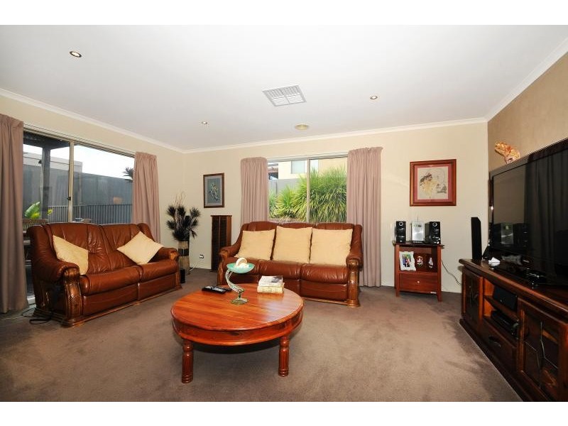 13 Emerald Rise, Skye VIC 3977