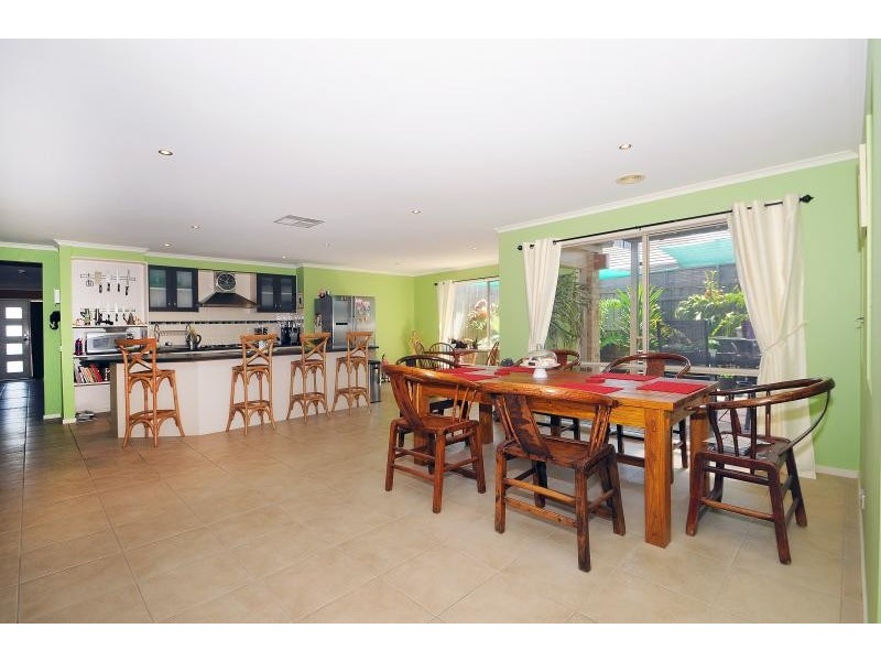 13 Emerald Rise, Skye VIC 3977