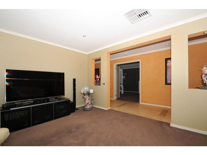 13 Emerald Rise, Skye VIC 3977