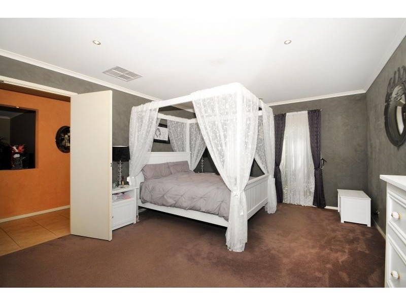 13 Emerald Rise, Skye VIC 3977