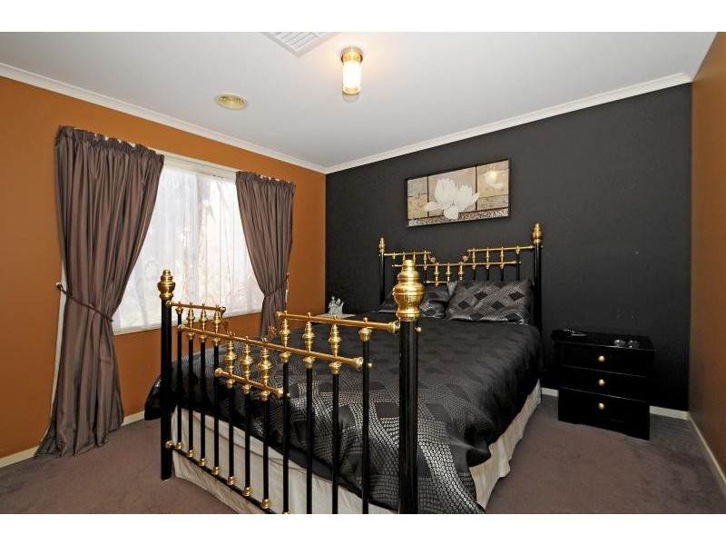 13 Emerald Rise, Skye VIC 3977