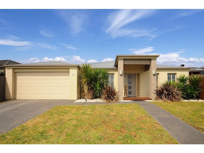 13 Emerald Rise, Skye VIC 3977