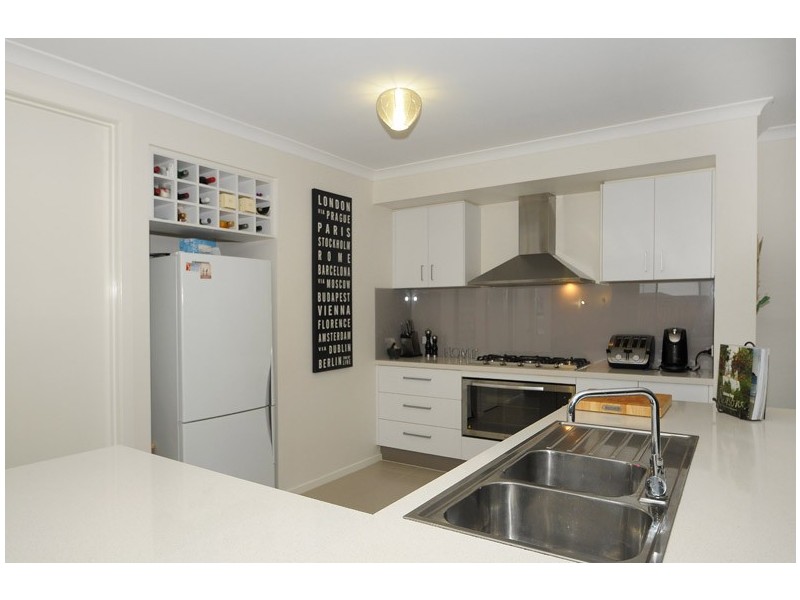 17 St Austell Court, Skye VIC 3977