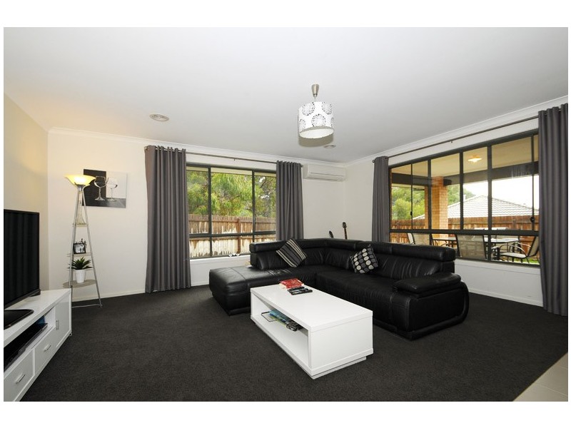 17 St Austell Court, Skye VIC 3977