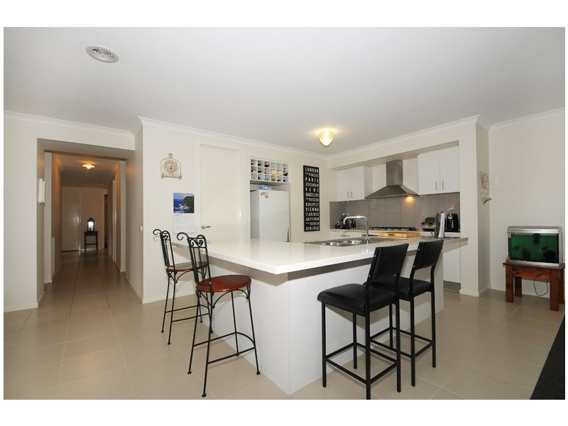 17 St Austell Court, Skye VIC 3977