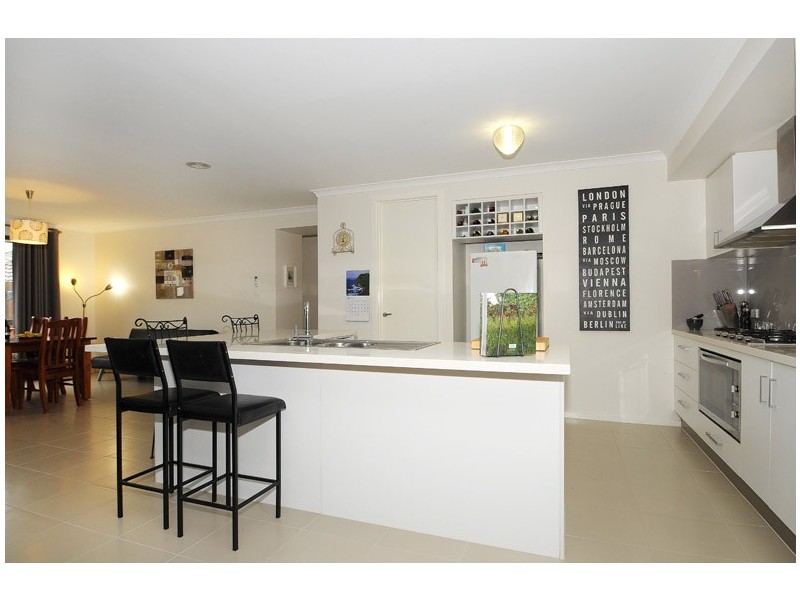 17 St Austell Court, Skye VIC 3977
