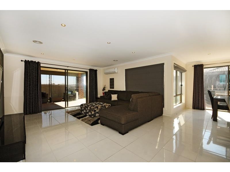 9 St Austell Court, Skye VIC 3977