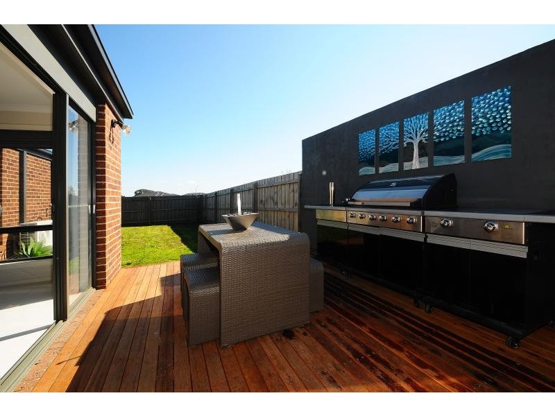 9 St Austell Court, Skye VIC 3977