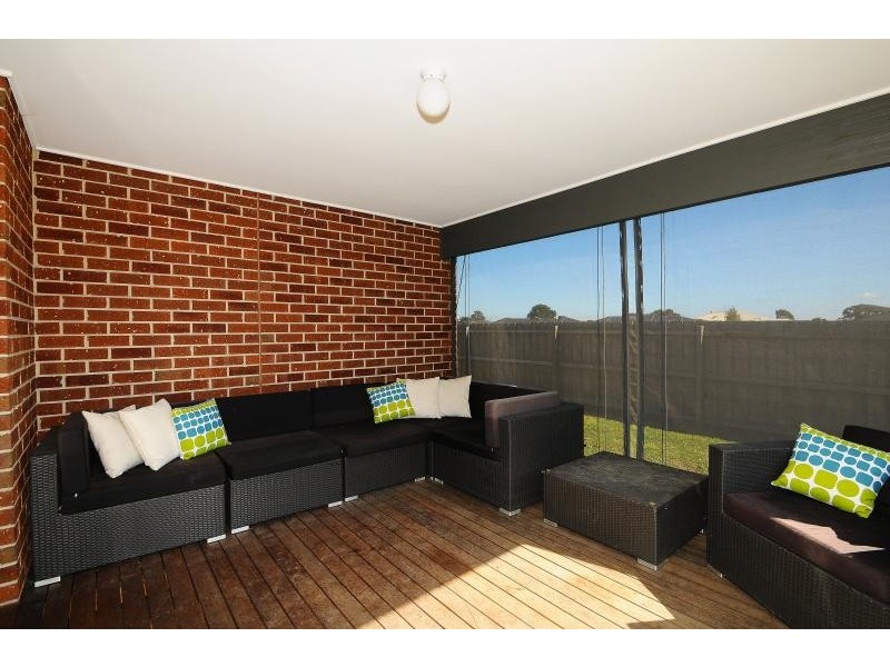 9 St Austell Court, Skye VIC 3977