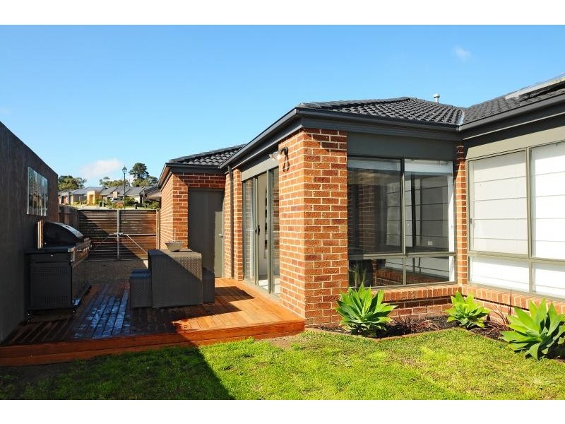 9 St Austell Court, Skye VIC 3977