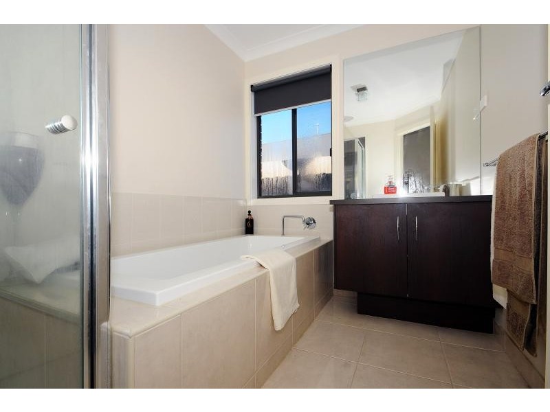 9 St Austell Court, Skye VIC 3977