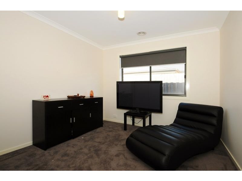 9 St Austell Court, Skye VIC 3977