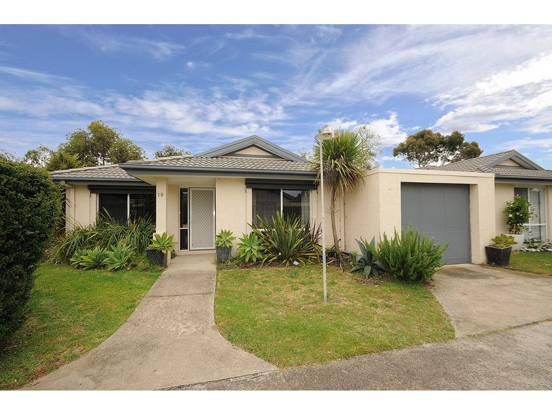 18 Oasis Court, Patterson Lakes VIC 3197