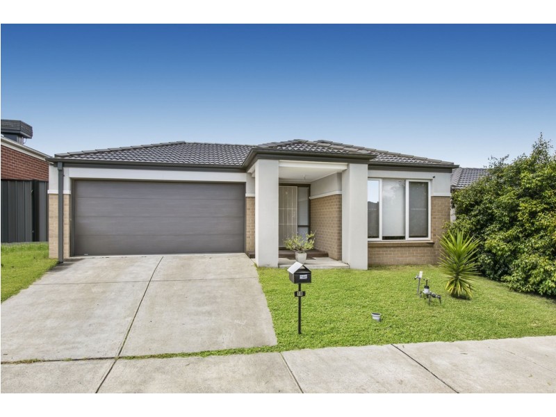 18 Pointer Drive, Pakenham VIC 3810