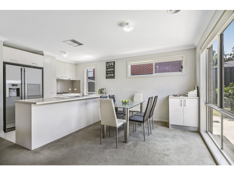 18 Pointer Drive, Pakenham VIC 3810