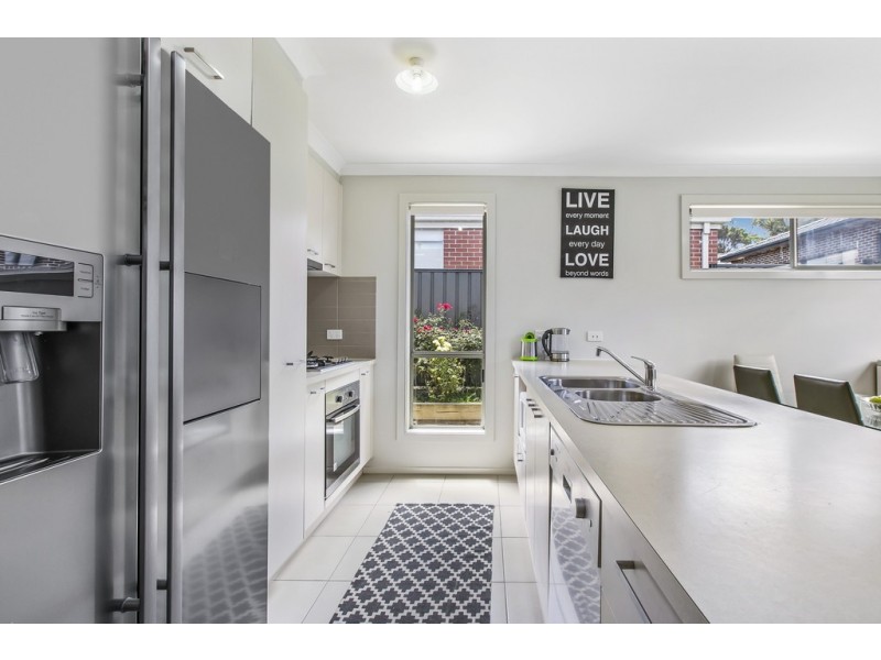 18 Pointer Drive, Pakenham VIC 3810