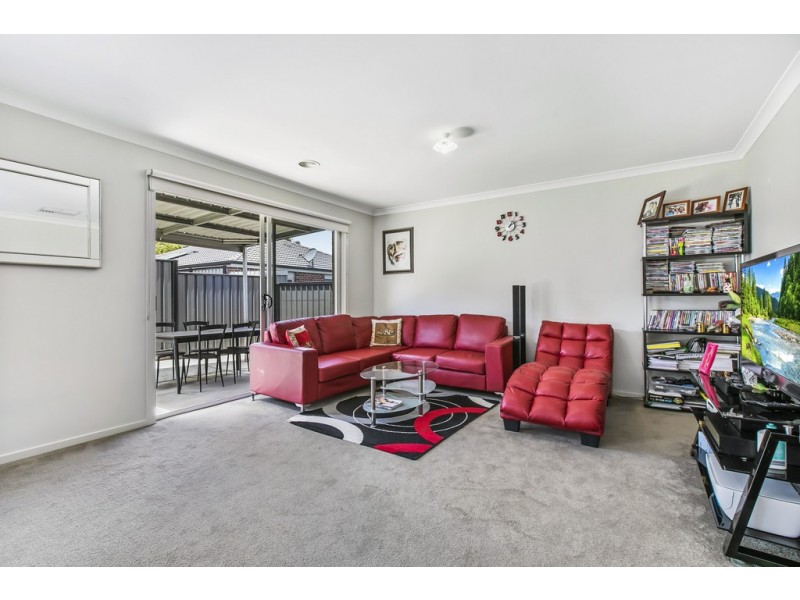 18 Pointer Drive, Pakenham VIC 3810