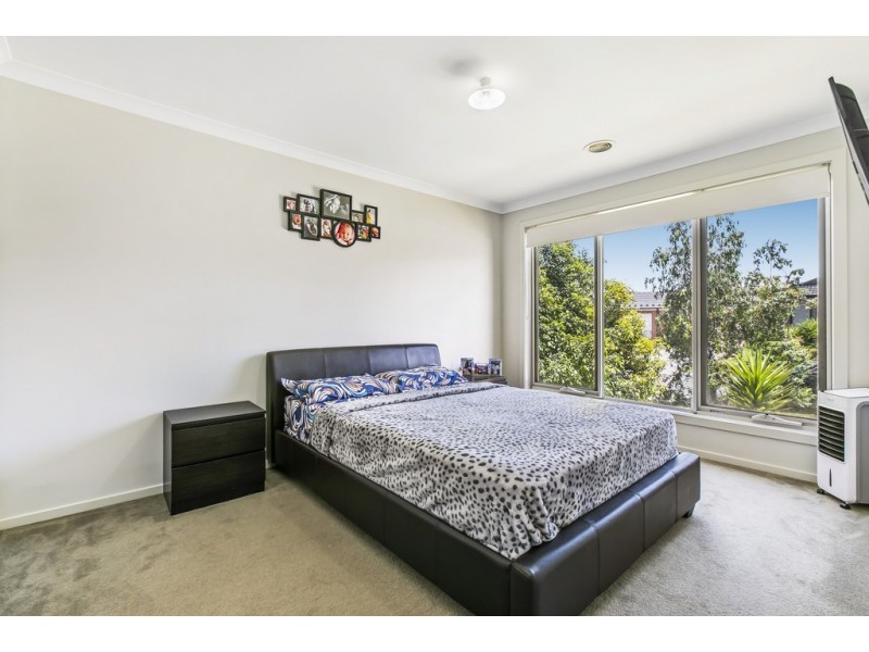 18 Pointer Drive, Pakenham VIC 3810