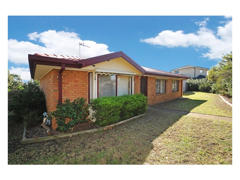 33 Earnshaw Drive, Carrum Downs VIC 3201