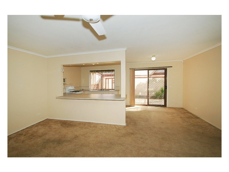 33 Earnshaw Drive, Carrum Downs VIC 3201