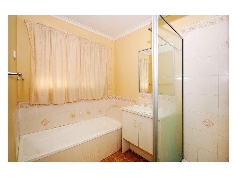 33 Earnshaw Drive, Carrum Downs VIC 3201