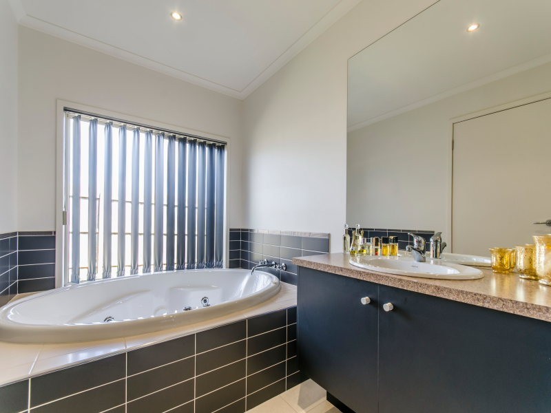 12 Astall Street, Carrum Downs VIC 3201