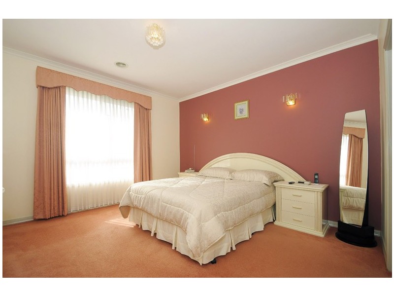 5 Friuli Place, Skye VIC 3977