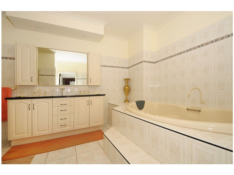 5 Friuli Place, Skye VIC 3977